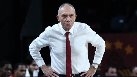 B­a­ş­a­n­t­r­e­n­ö­r­ ­E­r­m­a­n­ ­K­u­n­t­e­r­­d­e­n­ ­T­ü­r­k­ ­b­a­s­k­e­t­b­o­l­u­n­a­ ­e­l­e­ş­t­i­r­i­